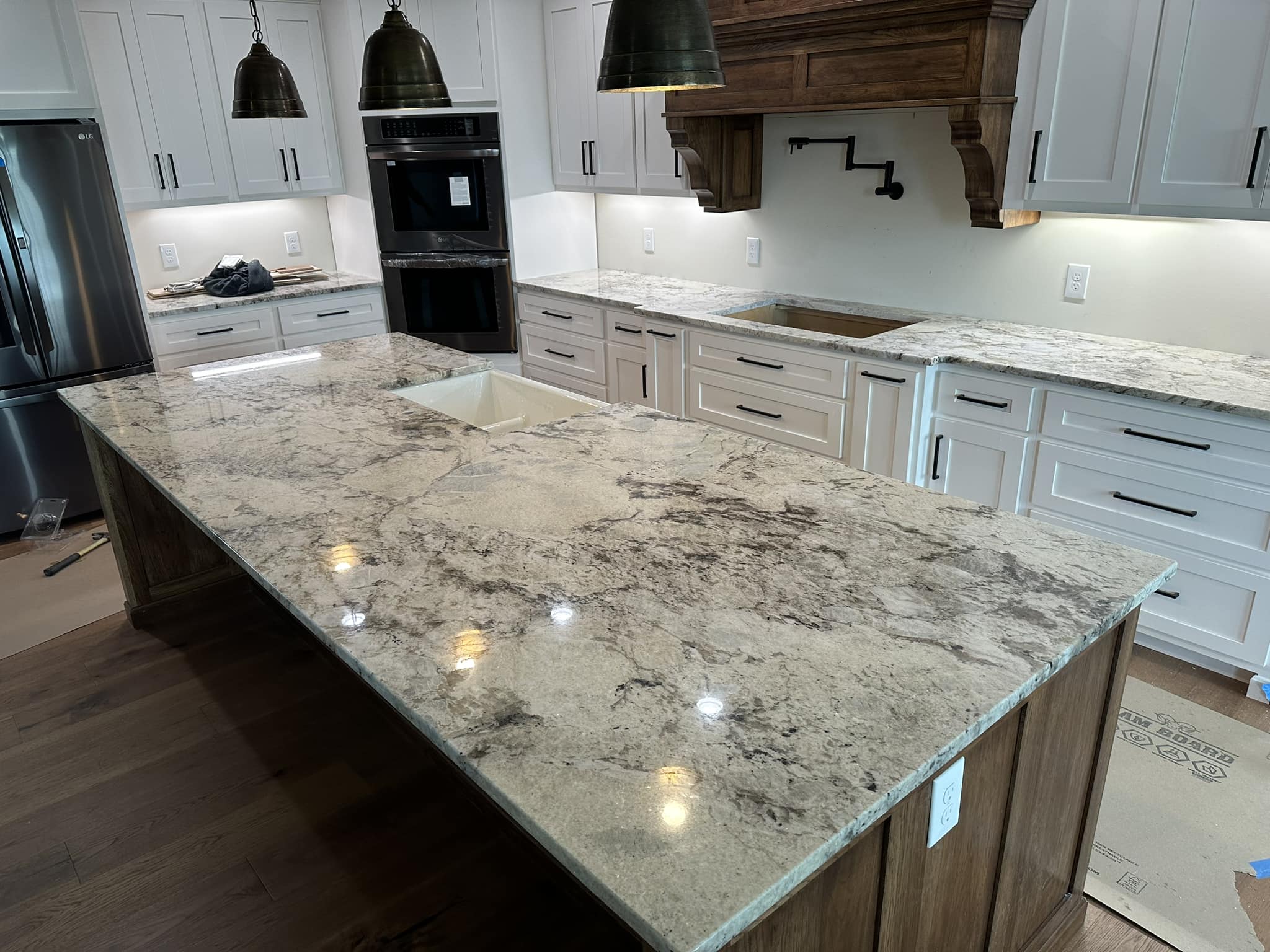 How to Choose the Right Quartz Countertop for Your Kitchen or Bathroom
